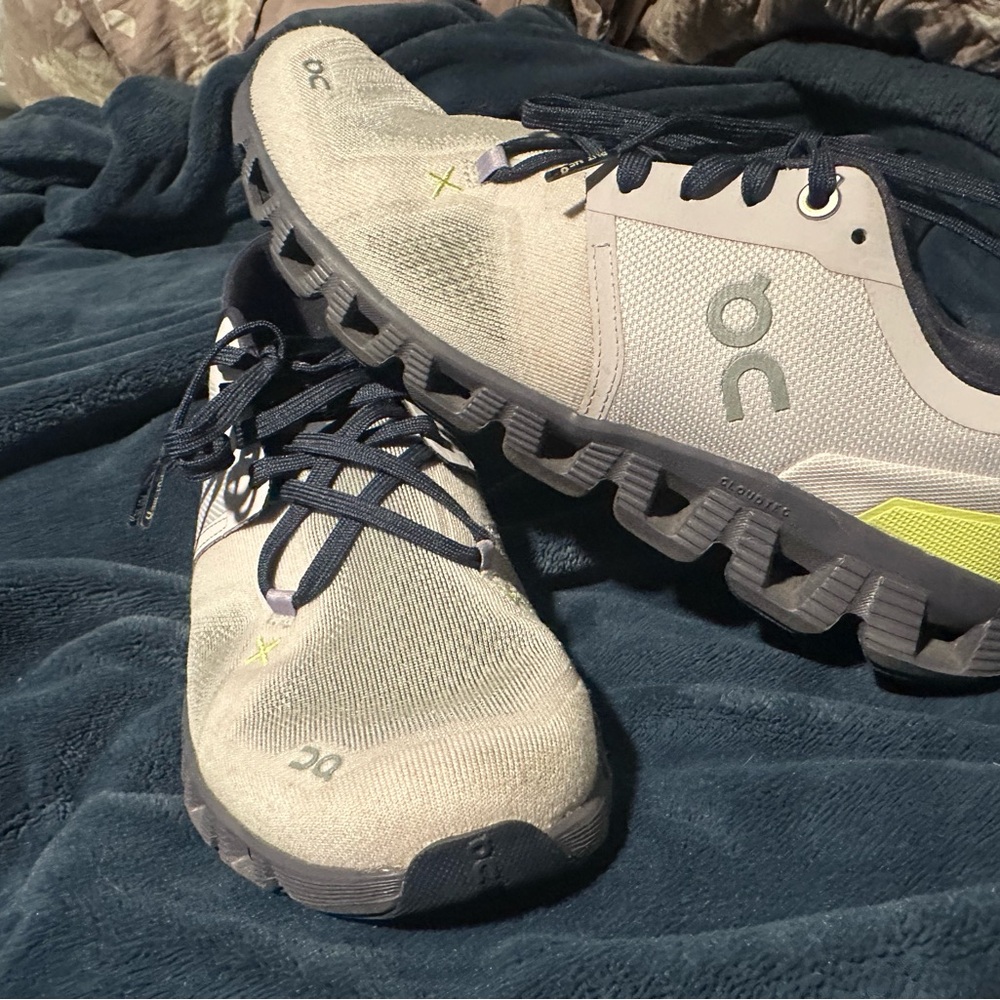 On Running Cloud X 3 Women’s Shoes in Orchid / Ivory Size 8.5 NEW WITHOUT BOX